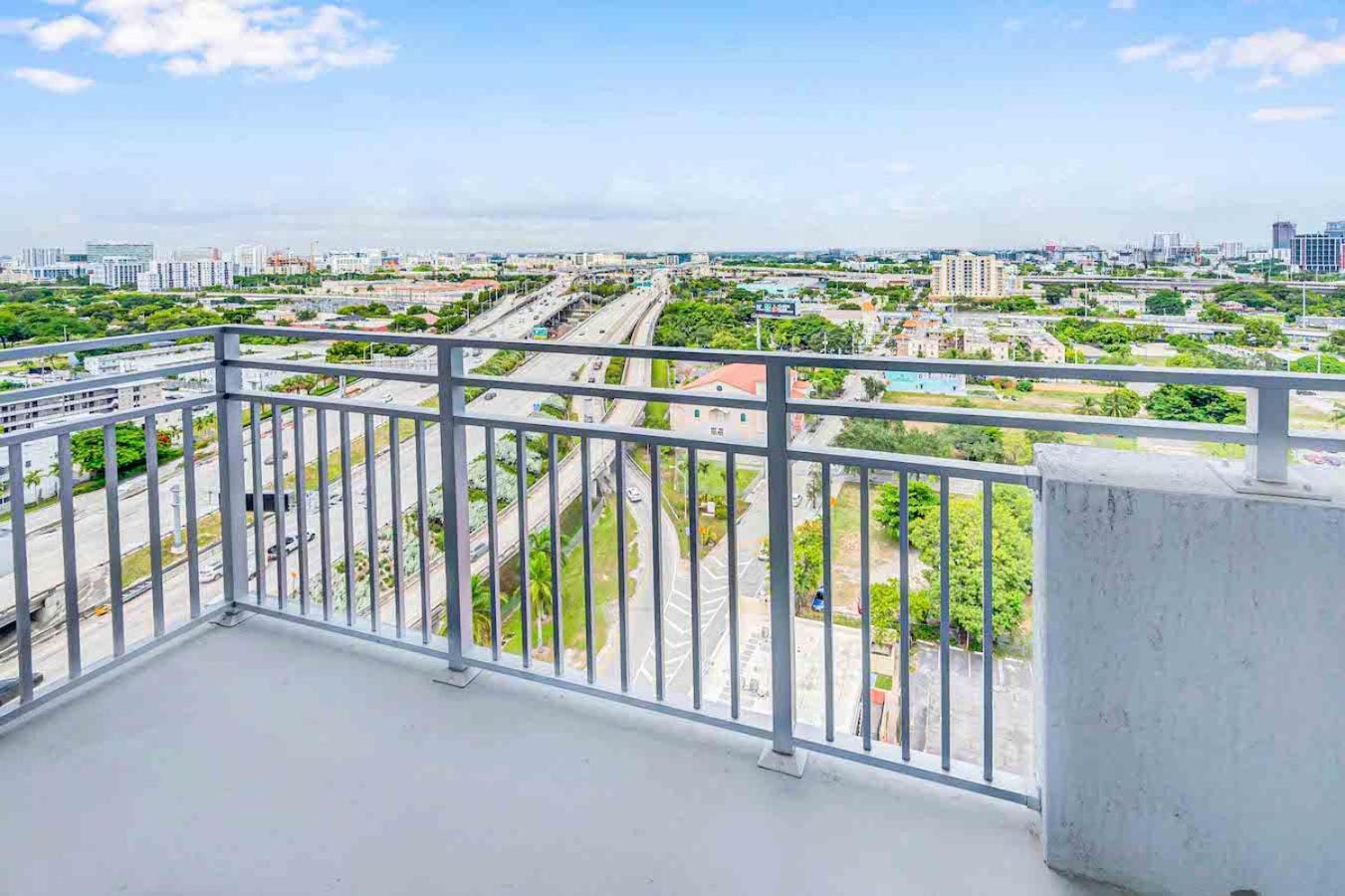 Апартаменти Amazing 3 Bed Unit In Dwntwn Miami With Free Parking Екстер'єр фото