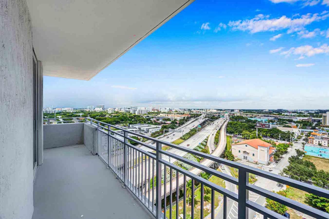 Апартаменти Amazing 3 Bed Unit In Dwntwn Miami With Free Parking Екстер'єр фото