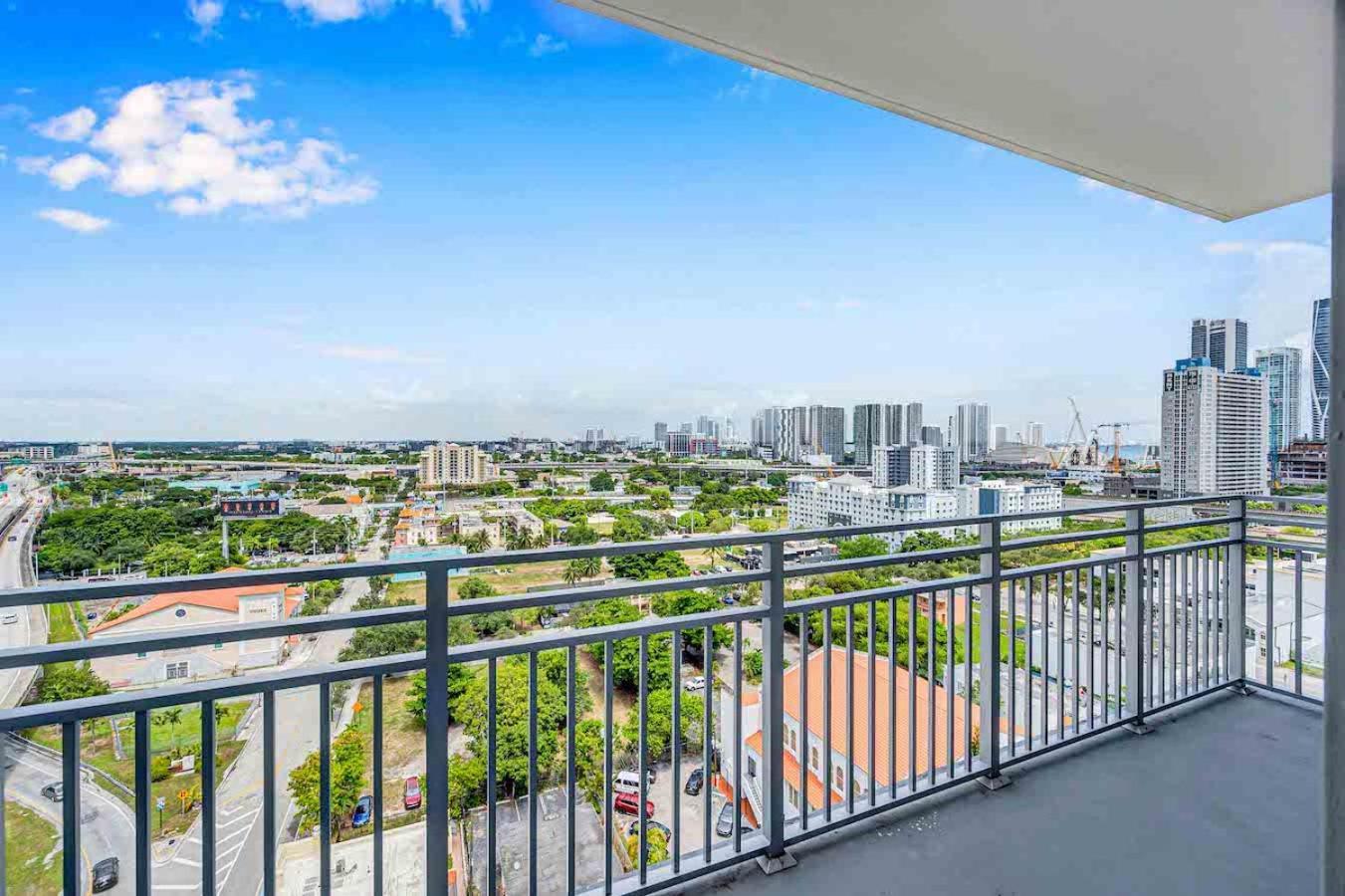 Апартаменти Amazing 3 Bed Unit In Dwntwn Miami With Free Parking Екстер'єр фото